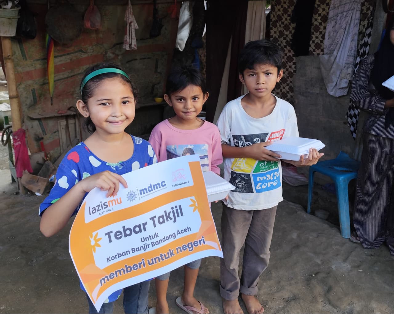 Ratusan Penyintas Banjir Bandang Di Aceh Utara Berbuka Puasa dengan Takjil